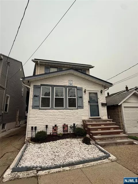 15 York Rd, North Arlington, NJ 07031