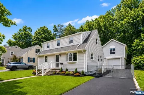 18 Farmingdale Ave, Bloomfield, NJ 07003