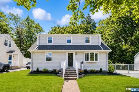 18 Farmingdale Ave, Bloomfield, NJ 07003