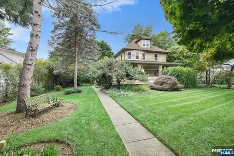 71 Cherry Ln, Ramsey, NJ 07446