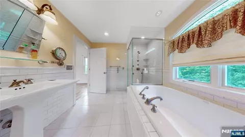 Bath - 41 Circle Dr, Paramus, NJ 07652 photo 2 of 4