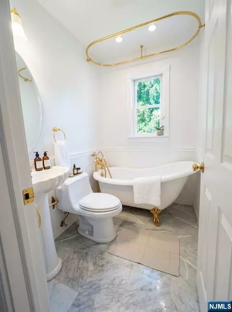Bath - 41 Circle Dr, Paramus, NJ 07652 photo 1 of 4