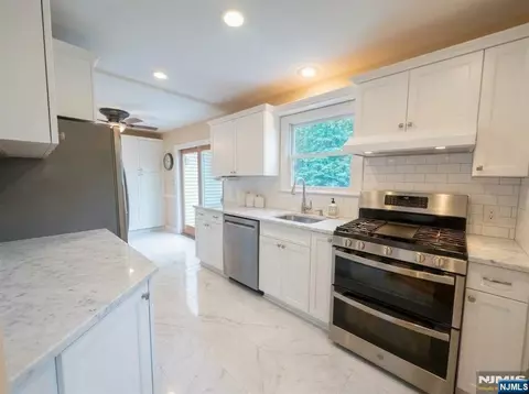 Entry Way - 41 Circle Dr, Paramus, NJ 07652 photo 3 of 6