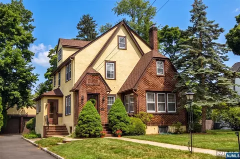 255 Pearsall Ave, Ridgewood, NJ 07450