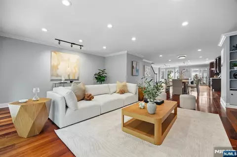 352 Gorge, Cliffside Park, NJ 07010