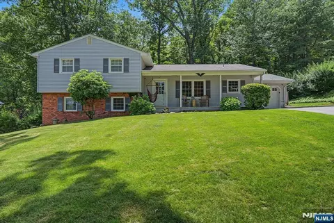 14 Arlington Dr, Denville, NJ 07834