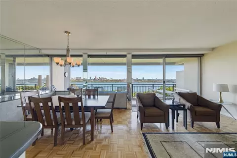 4 Horizon Rd #628, Fort Lee, NJ 07024