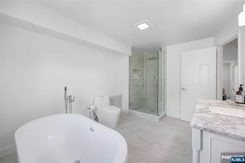 Bath - 182 Coombs Dr, Paramus, NJ 07652 photo 2 of 3