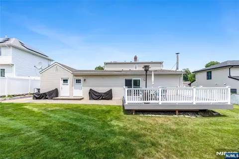 Exterior - 182 Coombs Dr, Paramus, NJ 07652 photo 5 of 8