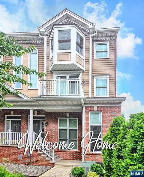 263 Halfmoon Ct, West New York, NJ 07093