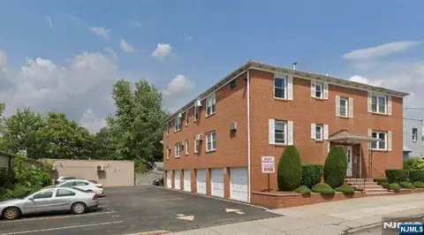 41 W Church St #11, Bergenfield, NJ 07621