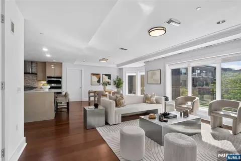 100 Eton Row #302, Weehawken, NJ 07086