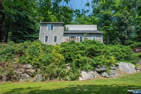 57 Magee Rd, Ringwood, NJ 07456
