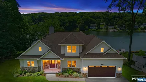 163 High Crest Dr, West Milford, NJ 07480
