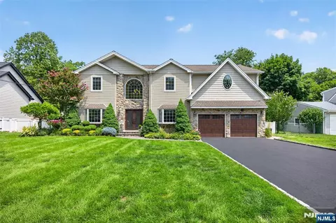 33 Crestwood Dr, Glen Rock, NJ 07452
