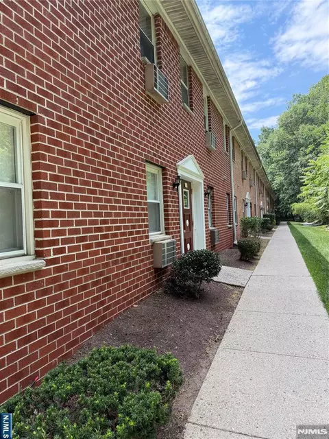 100 Pierson Miller Dr #D41, Pompton Lakes, NJ 07442