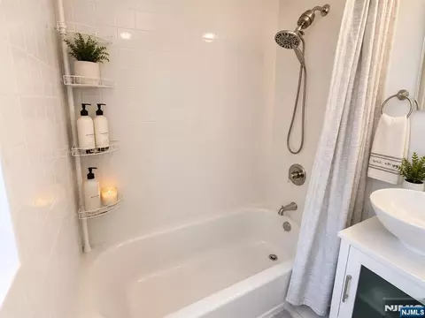 Bath - 473 Blanchard Ter #17, Hackensack, NJ 07601 photo 2 of 2