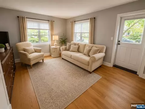 Living - 473 Blanchard Ter #17, Hackensack, NJ 07601 photo 1 of 2