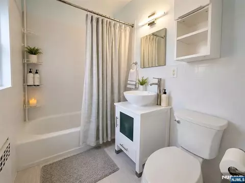 Bath - 473 Blanchard Ter #17, Hackensack, NJ 07601 photo 1 of 2
