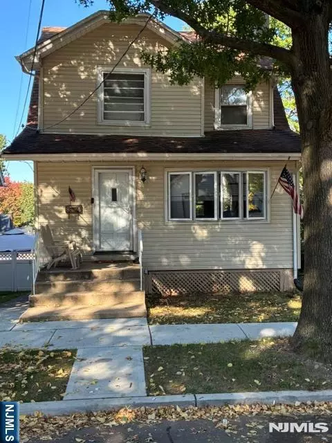 84 8th St, Ridgefield Park, NJ 07660