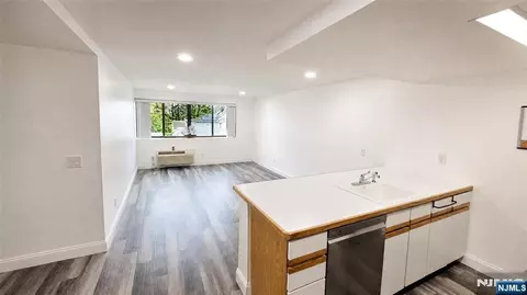 Living - 55 Clinton Pl #304, Hackensack, NJ 07601 photo 1 of 2