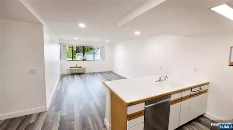 Living - 55 Clinton Pl #304, Hackensack, NJ 07601 photo 1 of 2