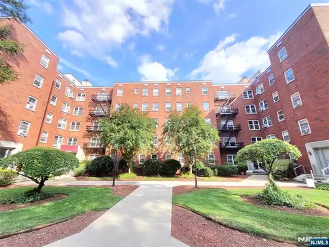 2330 Linwood Ave #2D, Fort Lee, NJ 07024