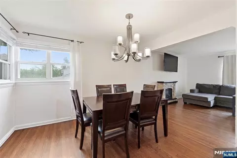 Dining - 461 Crestwood Ave, Hackensack, NJ 07601 photo 2 of 2