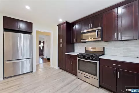 Entry Way - 461 Crestwood Ave, Hackensack, NJ 07601 photo 2 of 2