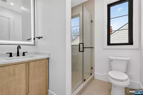 Bath - 395 Hickory Ave, Paramus, NJ 07652 photo 5 of 5