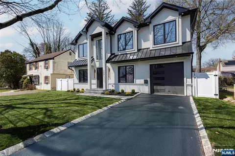 Exterior - 395 Hickory Ave, Paramus, NJ 07652 photo 2 of 3