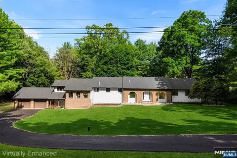 107 Scudders Rd, Sparta, NJ 07871