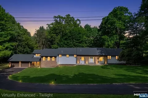107 Scudders Rd, Sparta, NJ 07871