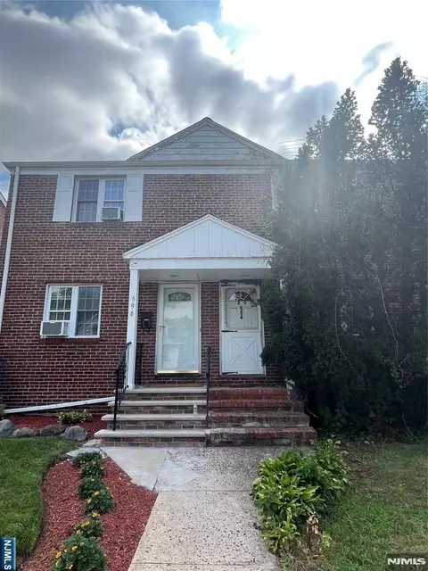 594 Maple Ave, East Orange, NJ 07017