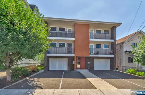 148 Oakwood Ave #A, Cliffside Park, NJ 07010