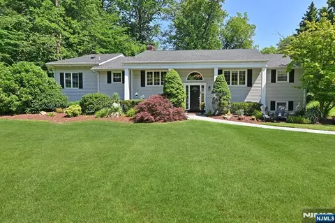 12 Heatherhill Ln, Woodcliff Lake, NJ 07677