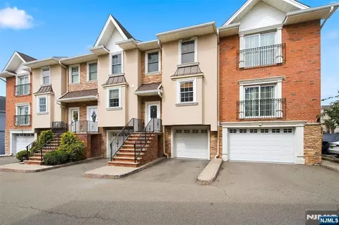 4 Jeanine Ln #37, Wallington, NJ 07057