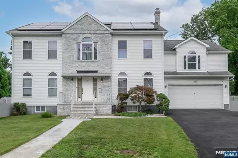 4 Elm Ct, Little Falls, NJ 07424