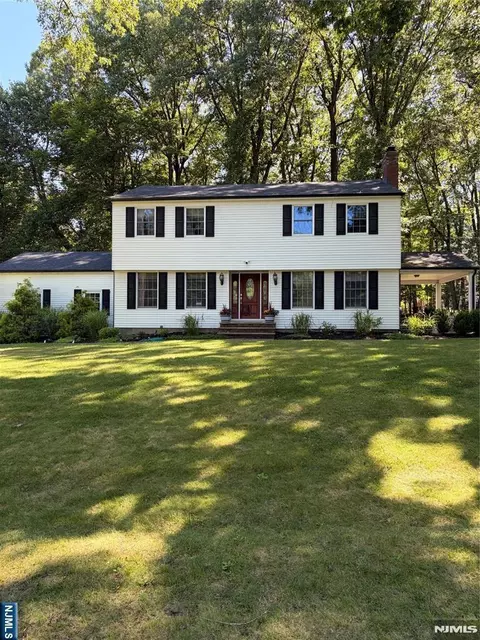 61 Heatherhill Ln, Woodcliff Lake, NJ 07677