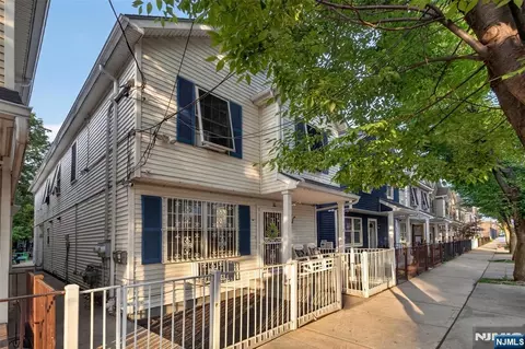 192 Dwight St, Jersey City, NJ 07305