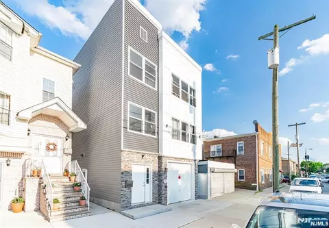 295 N 10th St, Newark, NJ 07107