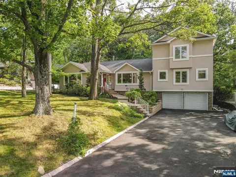 240 E Clinton Ave, Tenafly, NJ 07670