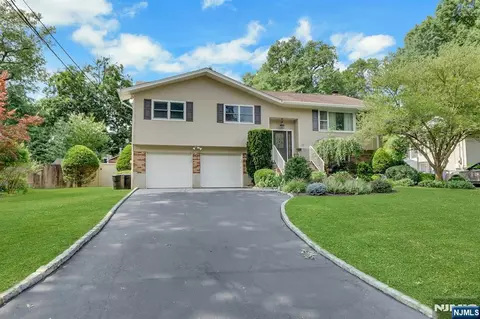 33 Hurlbut St, Westwood, NJ 07675