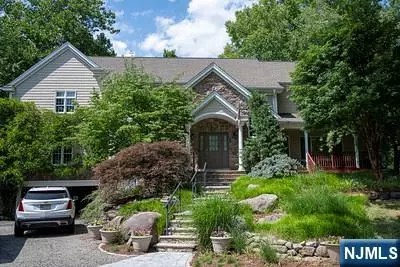 51 Rutherford Pl, Montvale, NJ 07645