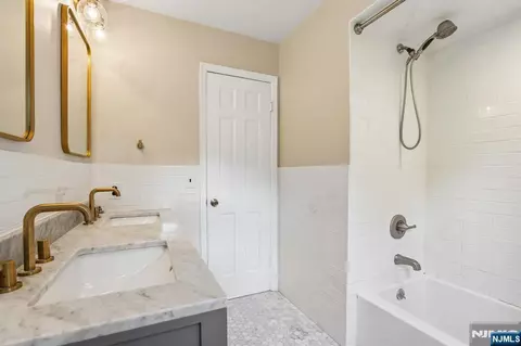 Bath - 39 Maple Ave, Demarest, NJ 07627 photo 4 of 4