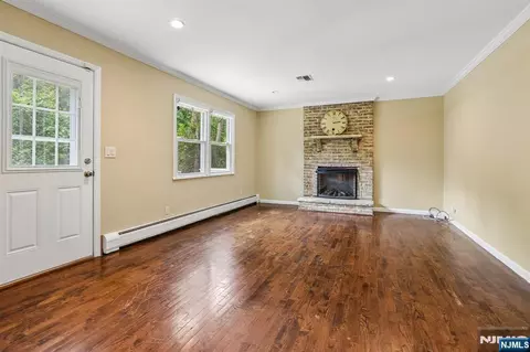 Living - 39 Maple Ave, Demarest, NJ 07627 photo 1 of 6