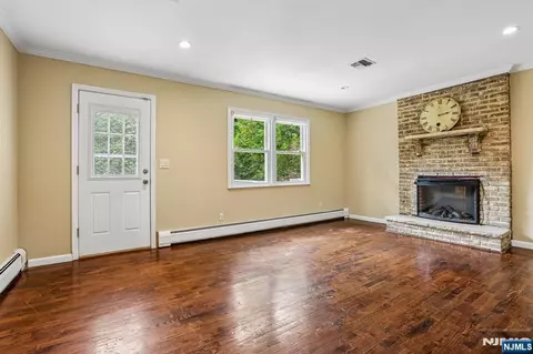 Living - 39 Maple Ave, Demarest, NJ 07627 photo 2 of 6