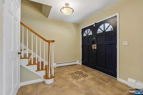 Entry Way - 39 Maple Ave, Demarest, NJ 07627 photo 2 of 4