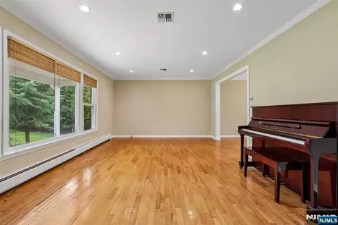 Living - 39 Maple Ave, Demarest, NJ 07627 photo 4 of 6
