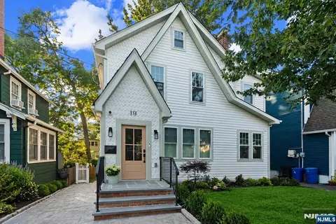19 Manley Ter, Maplewood, NJ 07040